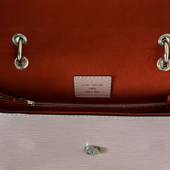 Louis Vuitton Handbag - Picture 6 of 9